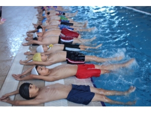 Uşak’ta 4 Bin Öğrenciye Yüzme Öğretilmesi Hedefleniyor