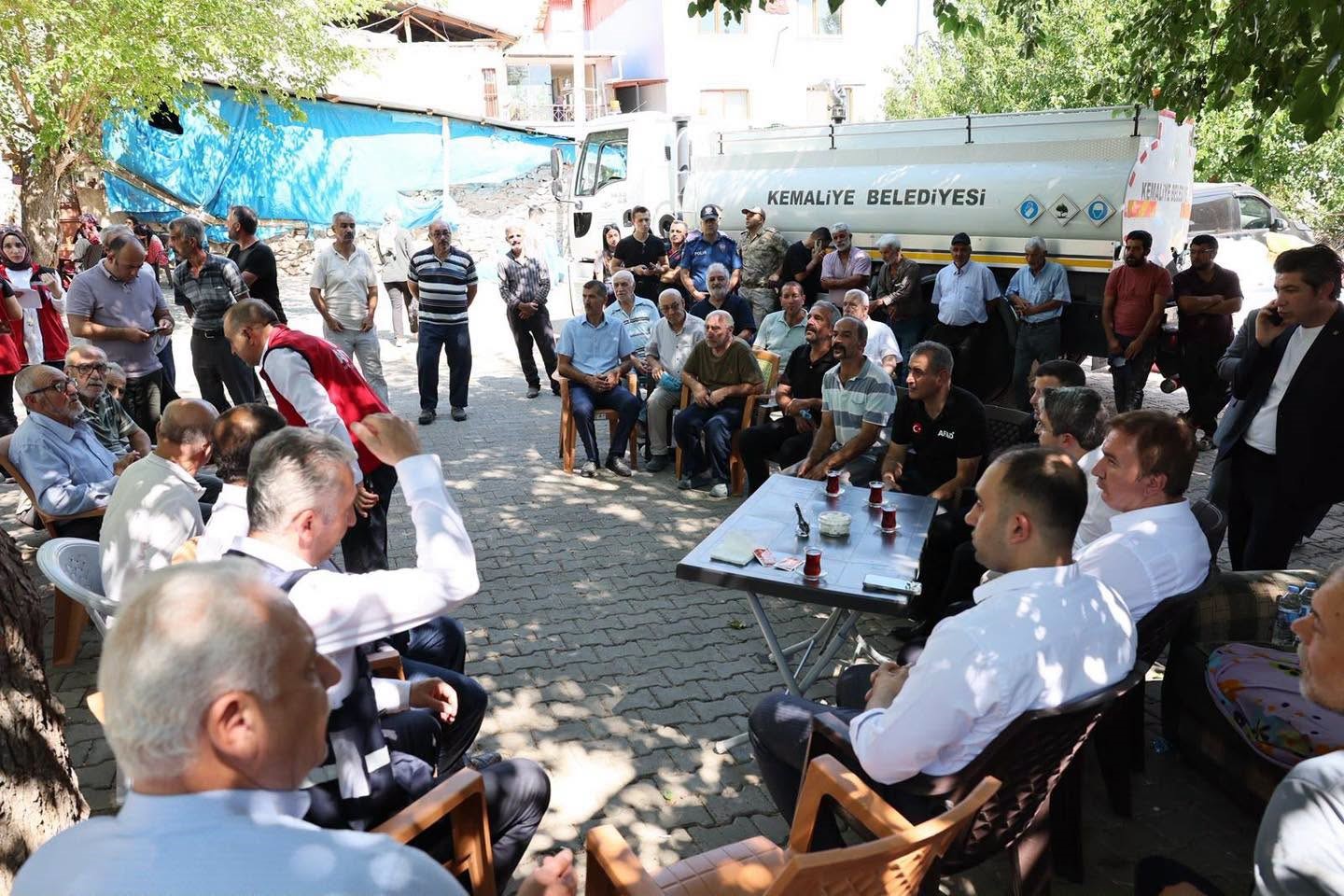 vali-aydogdu-yangindan-etkilenen-kislacik-koyunu-ziyaret-etti