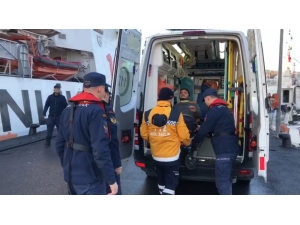 Tanker Ve Trol Teknesinin Çarpışmasında Yaralananlar Hastaneye Kaldırıldı