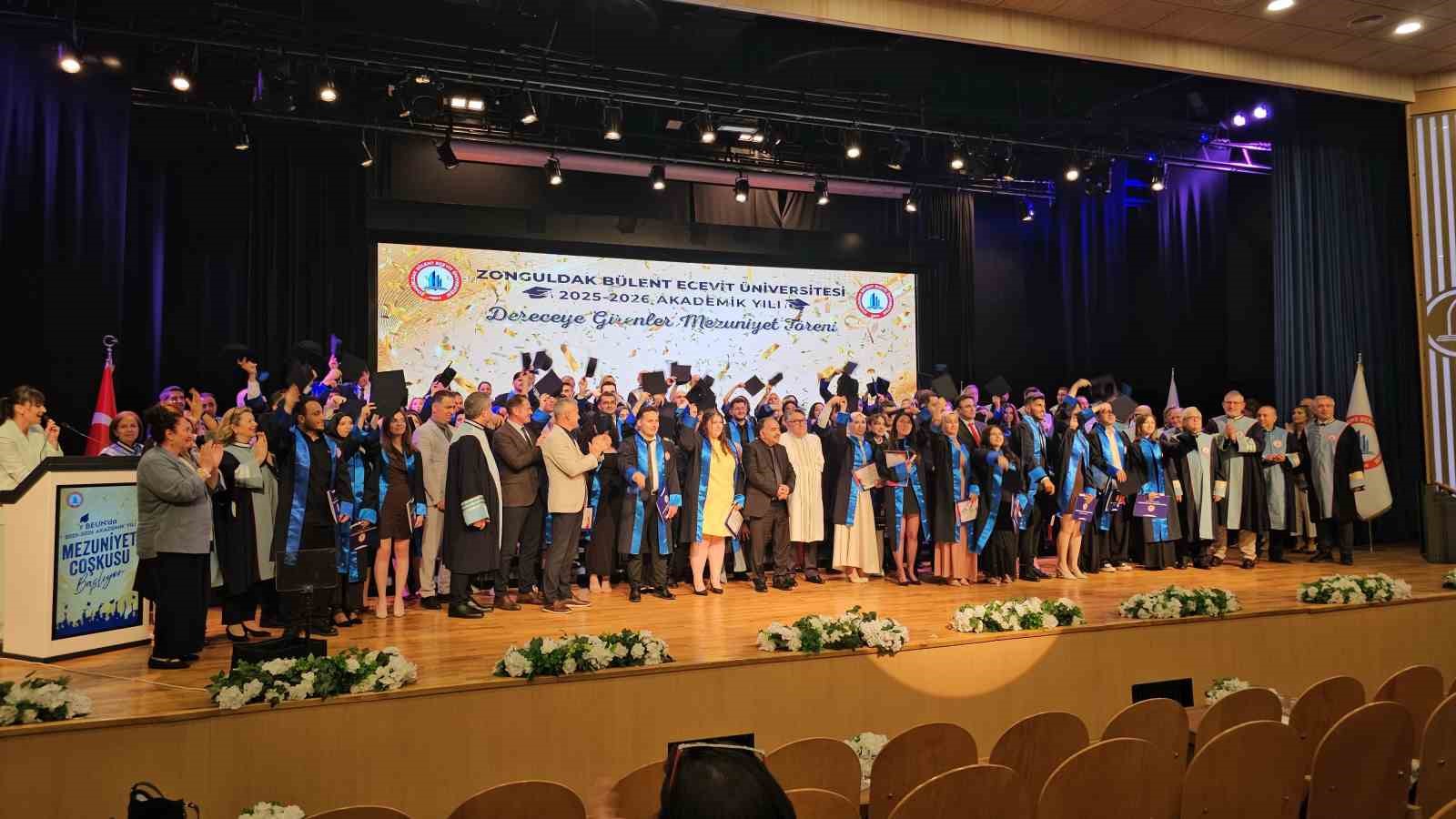 beun-de-dereceye-giren-ogrenciler-mezuniyet-coskusu-yasadi