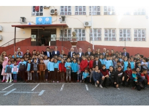 Hastane Personeli 455 Öğrencinin Yüzünü Güldürdü