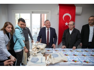 Akay, Üniversite Hazırlık Seti Dağıttı