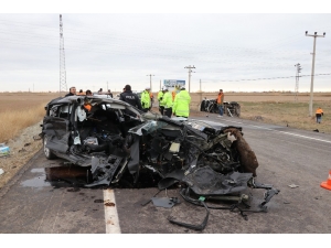 Aksaray’da Servis Minibüsü İle Otomobil Çarpıştı: 16 Yaralı