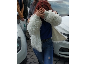 Babasını Bıçaklayan 15 Yaşındaki Kız Yakalandı