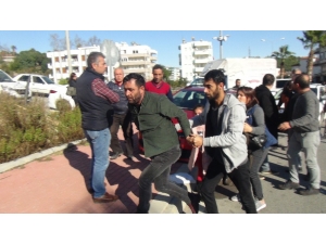 Kadın Sürücülerin Kazasında Erkekler Birbirine Girdi