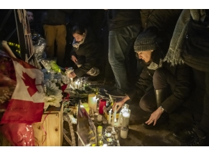 Kanadalılar, Uçak Kazasında Hayatını Kaybeden Vatandaşları İçin Mum Yaktı