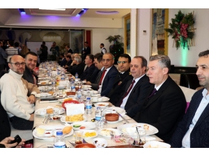 Vali Nayir, Gazetecilerle Buluştu