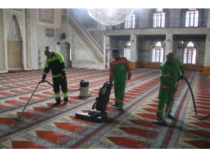 Çankaya’da Camiler Temizleniyor