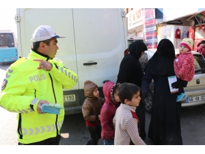 Polisten Suriyelilere Trafik Eğitimi