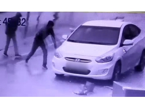 Otomobilin Camını Taşla Kırıp, Böyle Soydular