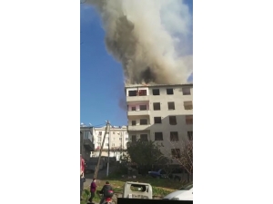 Tuzla’da İnşaatın Çatısında Yangın