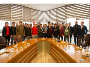 Rektör Taş Sporcularla Bir Araya Geldi