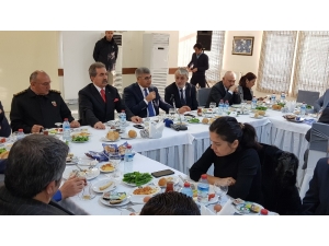 Vali Gürel Gazetecilerle Bir Araya Geldi