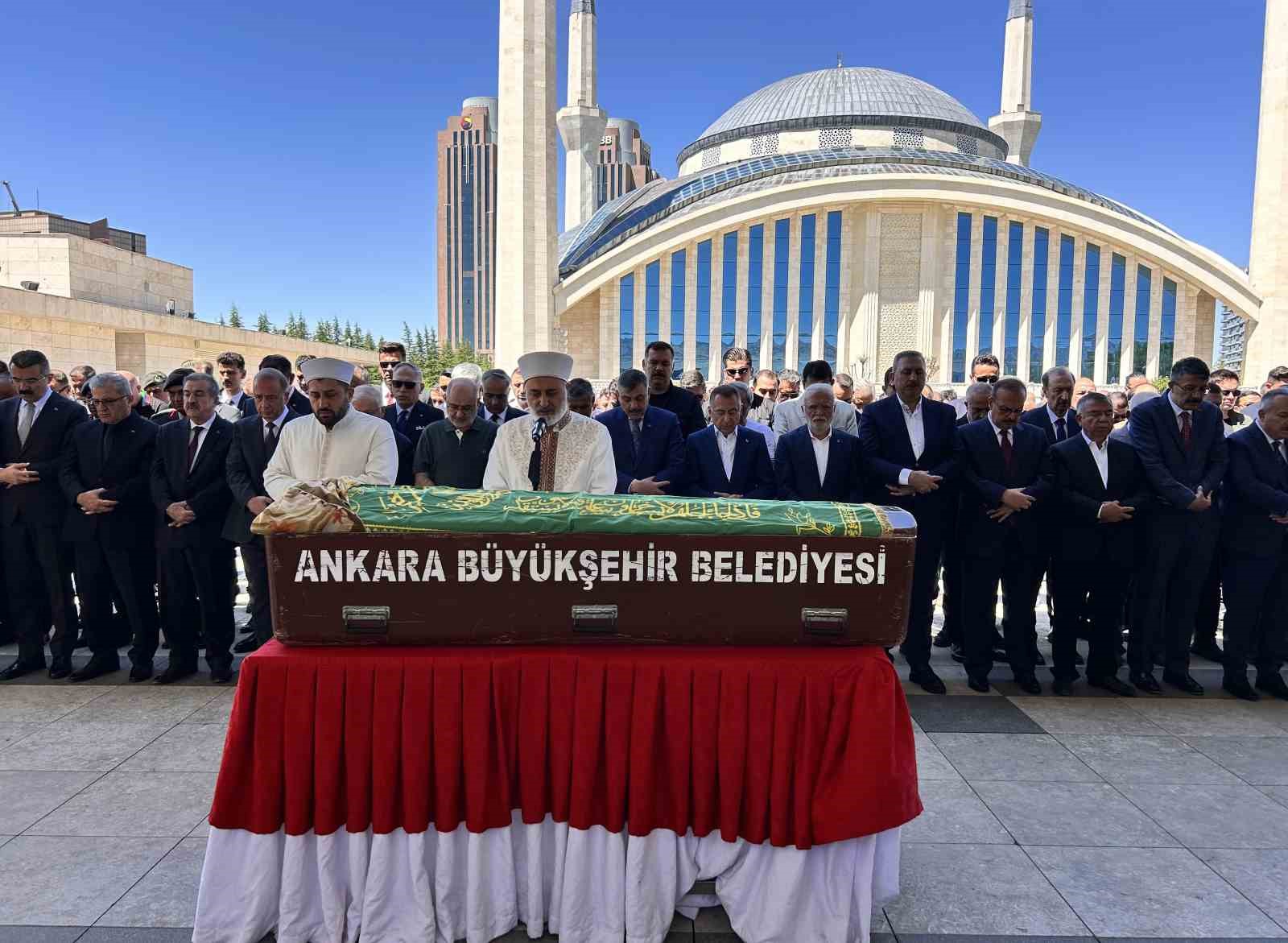milli-savunma-bakan-yardimcisi-alpaslan-kavaklioglu-nun-vefat-eden-esi-ebediyete-ugurlandi