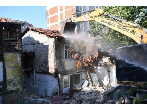 Osmangazi Belediyesi 100 Metruk Binayı Yıktı