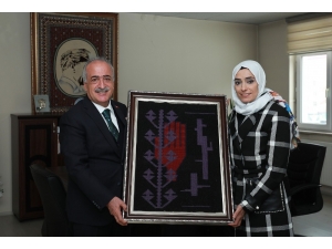 Milletvekili Taşkesenlioğlu, Halı Kilim Ve El Sanatları Uygulama Merkezini Ziyaret Etti