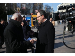 Bakan Kasapoğlu, Gazeteciler Günü’nde Muhabir Oldu, Sokağa Çıktı