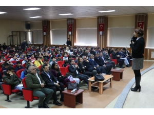 Zara’da "Sınav Hazırlığında Ve Meslek Tercihinde Hedef Belirleme" Semineri
