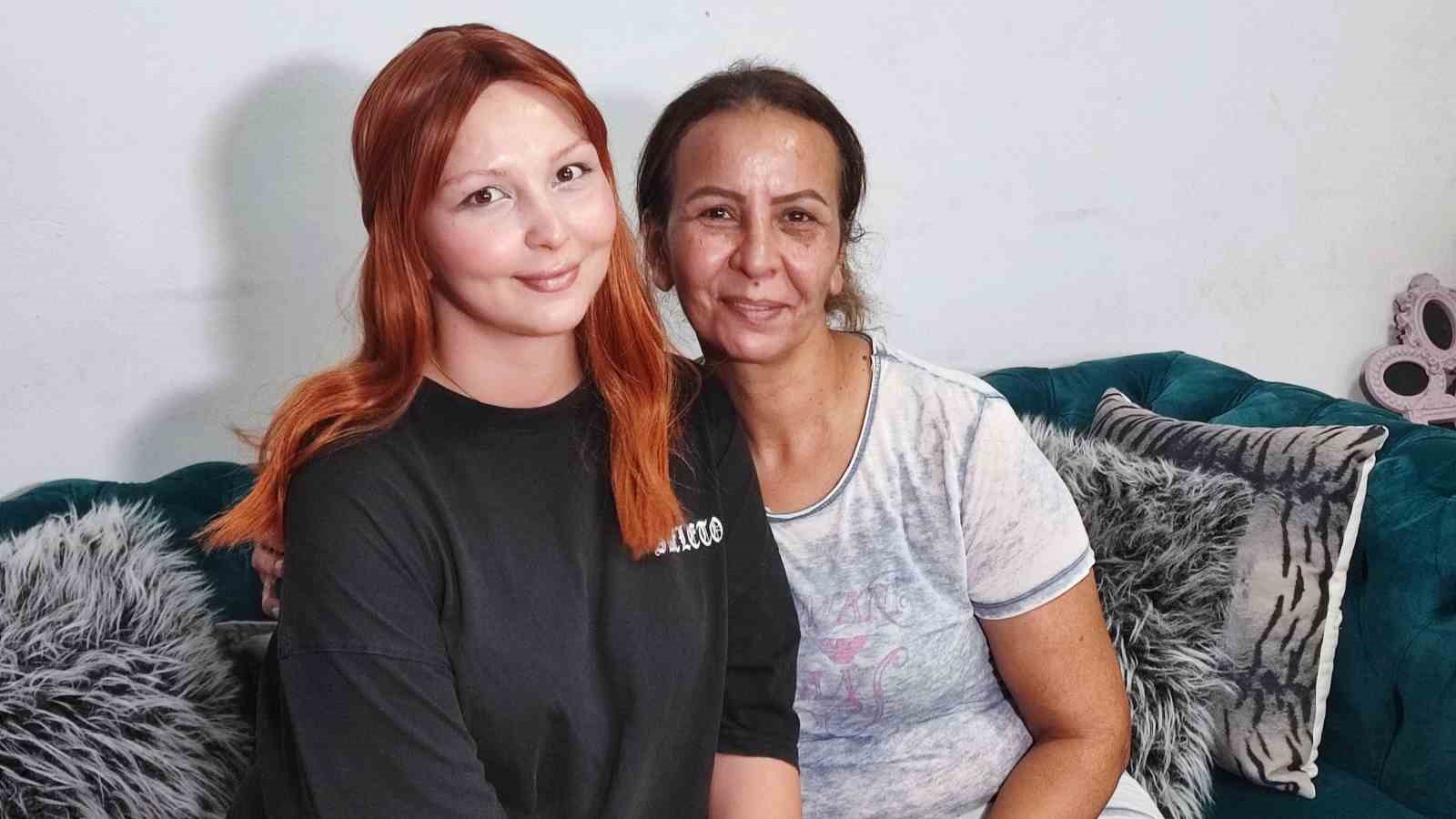 anne-ve-kizi-14-yil-arayla-yakalandiklari-meme-kanserini-yendi
