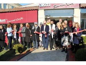 “Model Ata” Sergisi Sanatseverlerle Buluştu