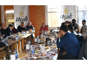 Uşak Valisi ’Çalışan Gazeteciler Günü’nde Basın Mensuplarını Ağırladı