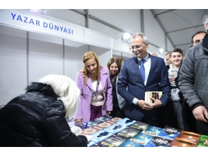 Tarsus Kitap Fuarı’na İlk Günden Yüzlerce Ziyaretçi Akın Etti