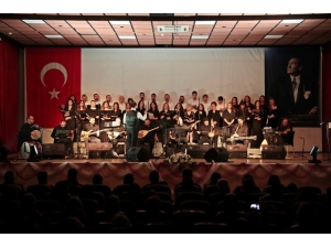 Akhisar Belediyesi Thm Korosu İlk Konserini Verdi