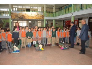 Minik Öğrencilerin Kedi Sevgisi