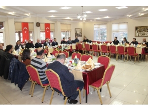 Vali Çakır, ‘Çalışan Gazeteciler’ Gününü Kutladı