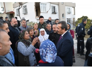 Evleri Çöken Aileye Başkan Çetin Sahip Çıktı