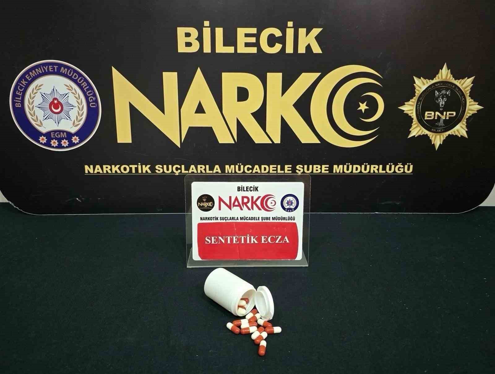 bilecik-te-sehirlerarasi-otobuste-2-sahis-uzerinden-uyusturucu-cikti