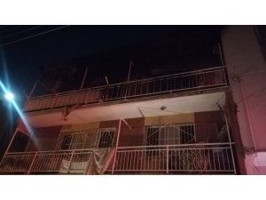 İzmir’de 3 Katlı Binada Korkutan Yangın