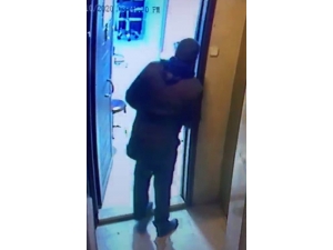 Hem Simit Yedi, Hem Hırsızlık Yaptı