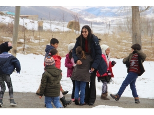 Gündüzleri Öğretmen, Akşamları Öğrenci