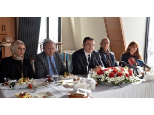 Erzurum Valisi Okay Memiş, Gazetecilerle Bir Araya Geldi