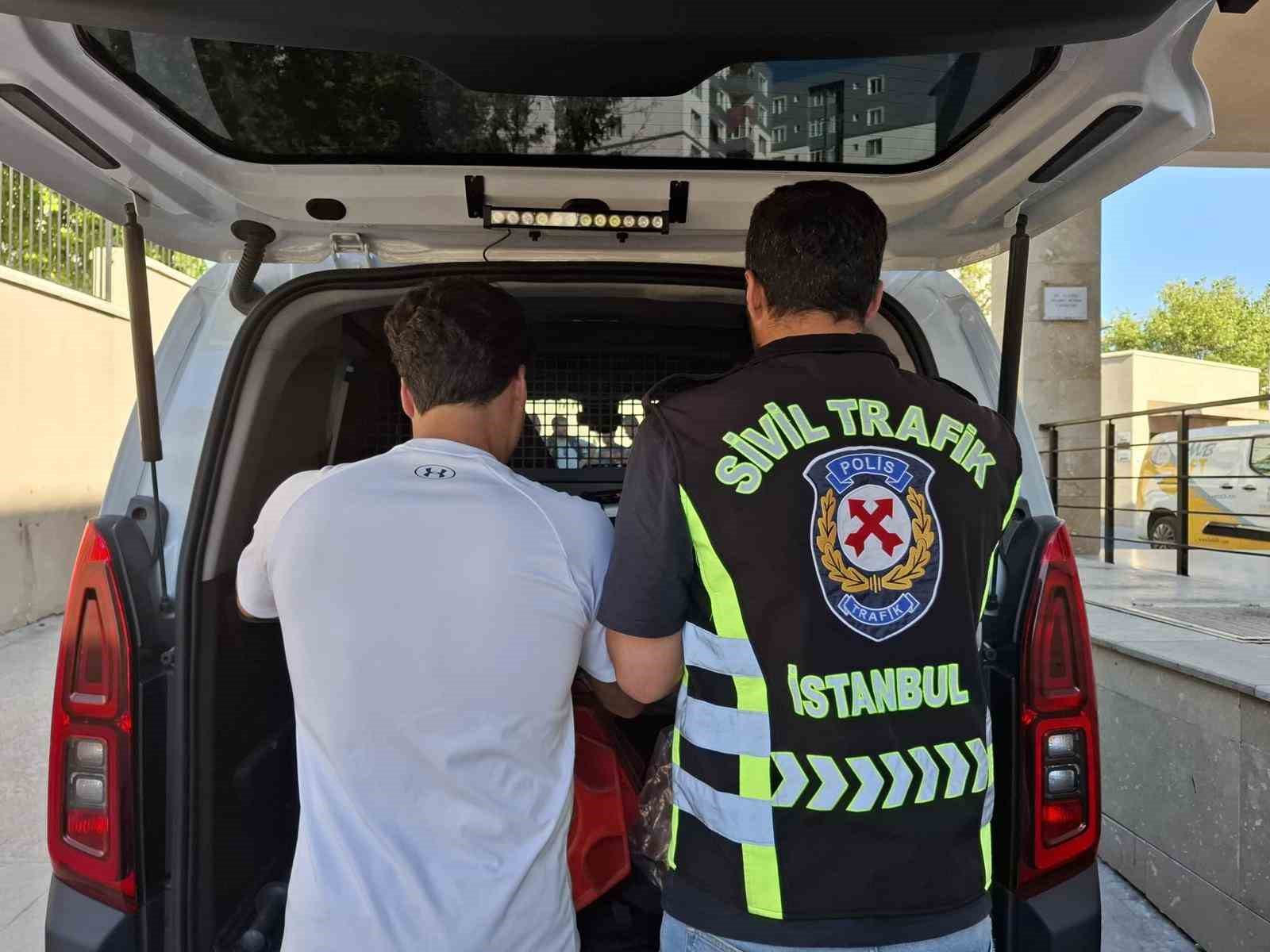 beylikduzu-nde-araci-durdurup-saldiran-surucuye-180-bin-lira-ceza-ehliyetine-el-konuldu