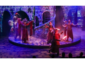 ‘Uçmak, Hezarfen Ahmed Çelebi’ Oyununa Yoğun İlgi