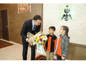 10 Ocak İdareciler Günü Dolayısıyla Milli Eğitim Müdürü, Vali Oktay Çağatay’ı Ziyaret Etti