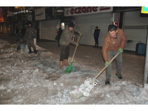 Yüksekova’da Belediyesinin Gece Mesaisi