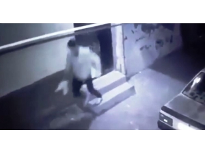 Şanlıurfa’da Ayakkabı Hırsızlığı Güvenlik Kamerasına Yansıdı