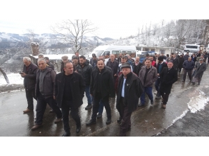 Bin 800 Nüfuslu Mahalle Komple Şehre Taşınmak İstiyor