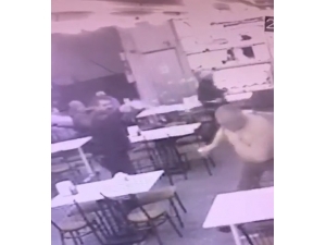 Park Ederken Başka Araca Sürttü, Çıkan Kavgada İki Kişiyi Vurdu