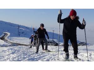 Sporcular, Kayaklı Koşu Şampiyonasına Yüksek Kesimlerde Hazırlanıyor