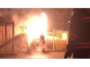 Kahraman İtfaiyeci Lpg Tankınındaki Yangını Canını Hiçe Sayarak İşte Böyle Söndürdü