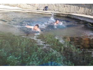 Bitlisliler Eksi 10 Derecede Suya Girdiler