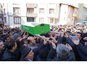 Bıçaklanarak Hayatını Kaybeden Lise Öğrencisi Toprağa Verildi