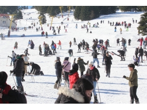 Güneşli Havada Uludağ’ın Keyfini Çıkarıyorlar