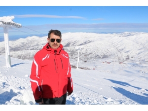 Hafta Sonu Kayak Pistleri Doldu Taştı