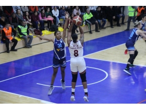 Kadınlar Basketbol Süper Ligi: Elazığ İl Özel İdare: 69 - İzmit Belediyespor: 87