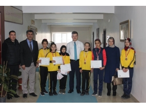 Kaymakam Karaloğlu, Dereceye Giren Öğrencileri Ağırladı